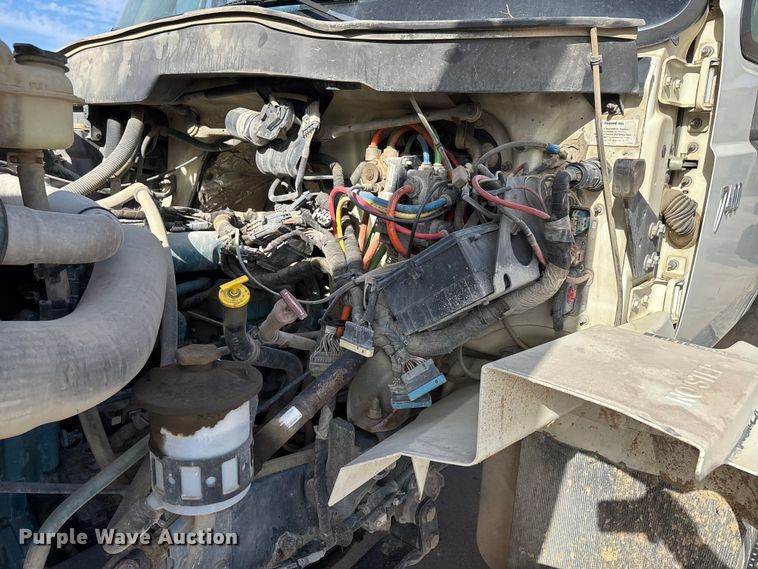 image for item DW7284 2005 International 7400 dump truck
