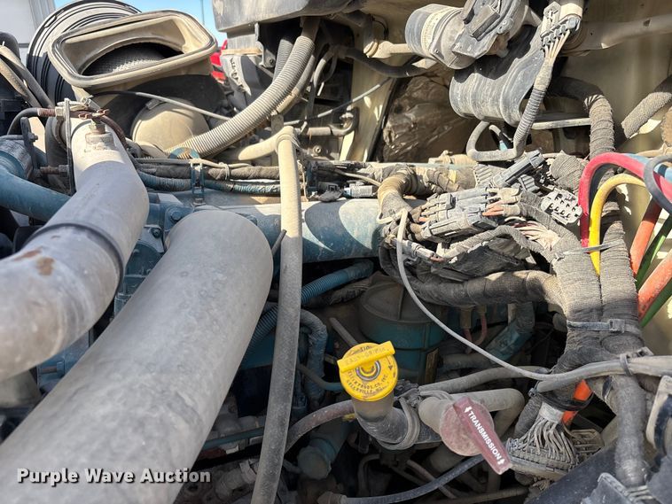 image for item DW7284 2005 International 7400 dump truck