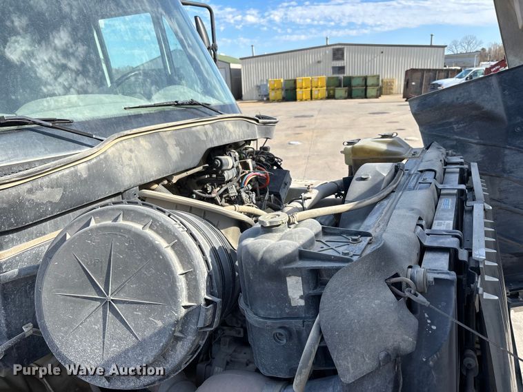 image for item DW7284 2005 International 7400 dump truck