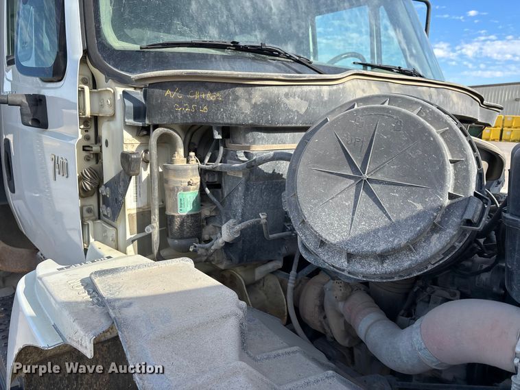 image for item DW7284 2005 International 7400 dump truck