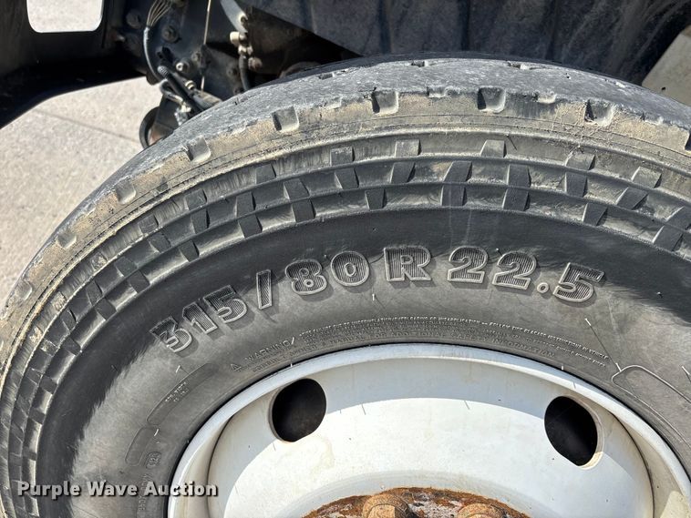 image for item DW7284 2005 International 7400 dump truck