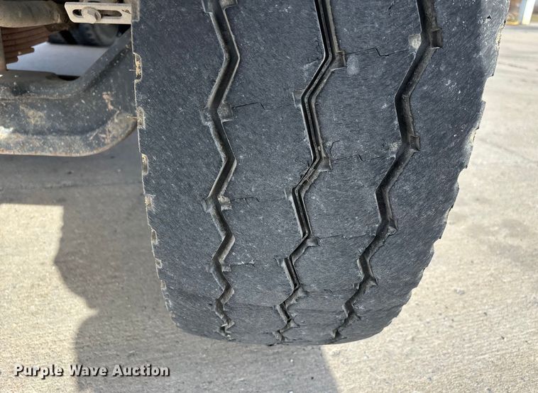 image for item DW7284 2005 International 7400 dump truck