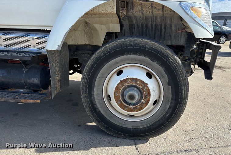 image for item DW7284 2005 International 7400 dump truck