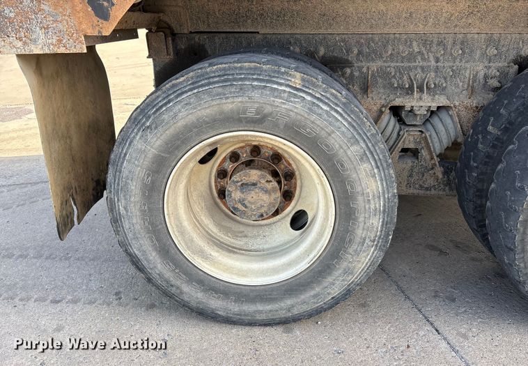 image for item DW7284 2005 International 7400 dump truck