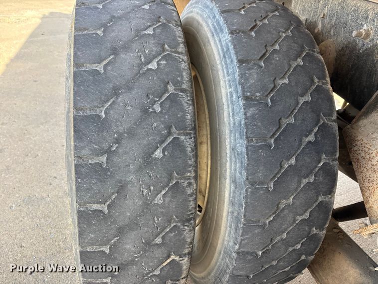 image for item DW7284 2005 International 7400 dump truck