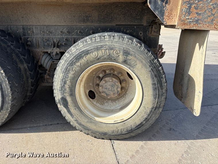 image for item DW7284 2005 International 7400 dump truck