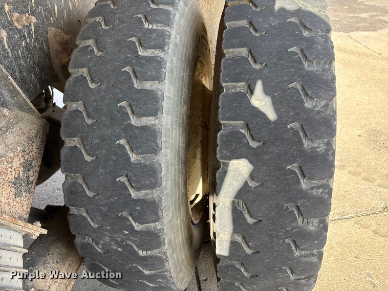 image for item DW7284 2005 International 7400 dump truck