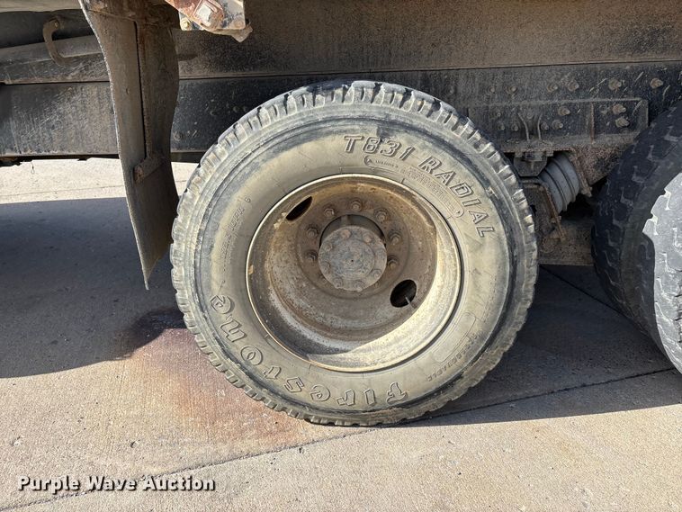 image for item DW7284 2005 International 7400 dump truck