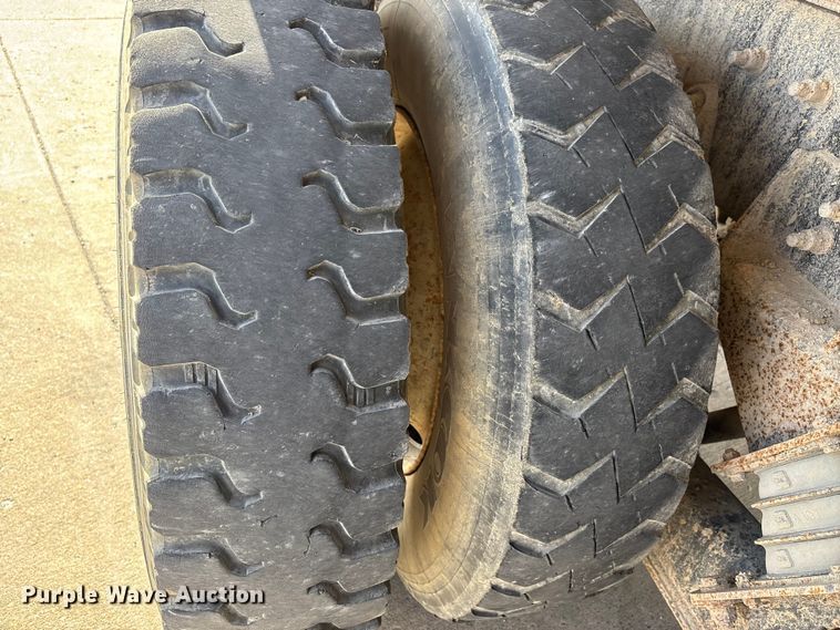 image for item DW7284 2005 International 7400 dump truck