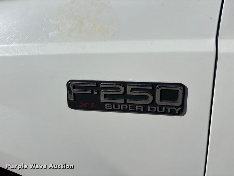 image for item DW7286 2003 Ford F250 Super Duty XL pickup truck