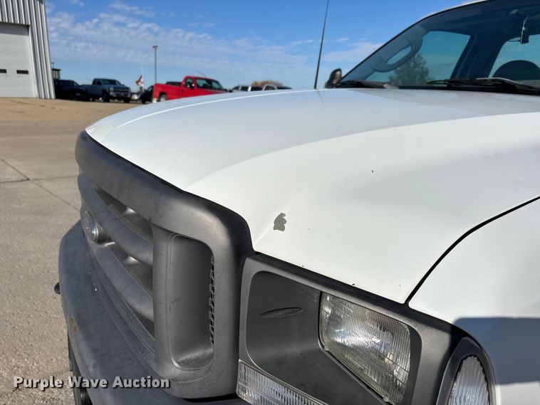 image for item DW7286 2003 Ford F250 Super Duty XL pickup truck