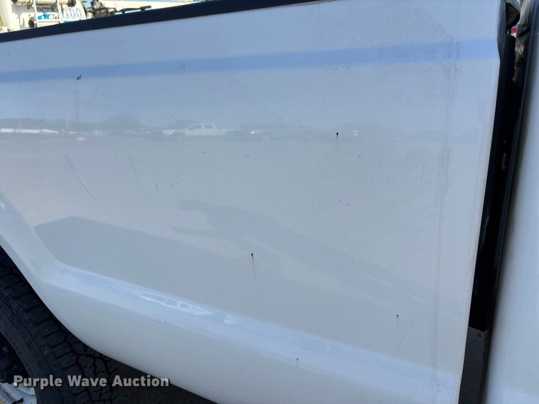 image for item DW7286 2003 Ford F250 Super Duty XL pickup truck