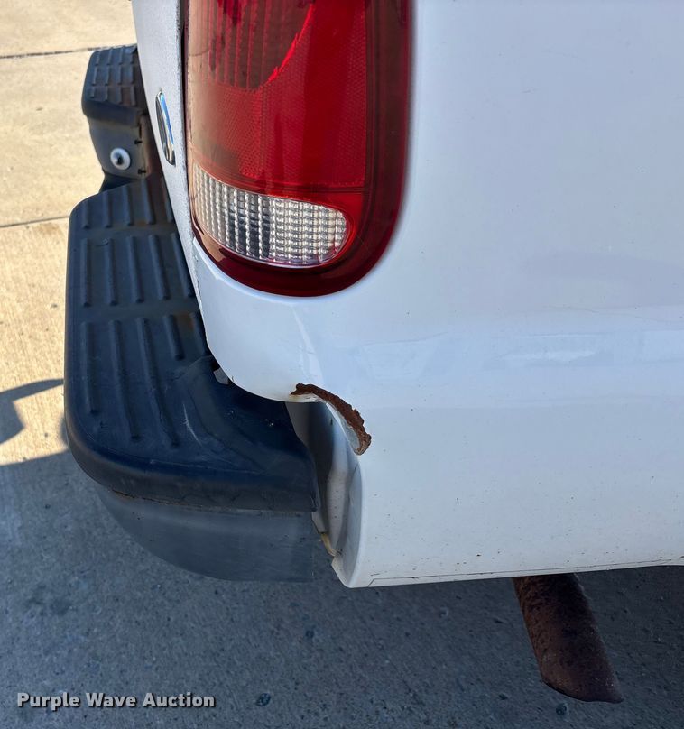 image for item DW7286 2003 Ford F250 Super Duty XL pickup truck