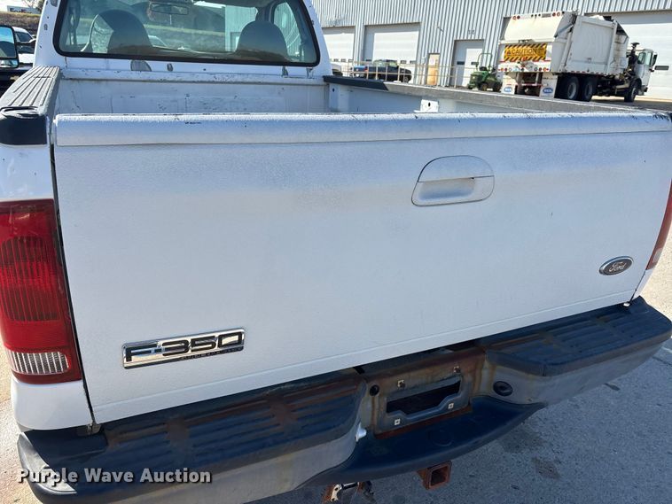 image for item DW7286 2003 Ford F250 Super Duty XL pickup truck