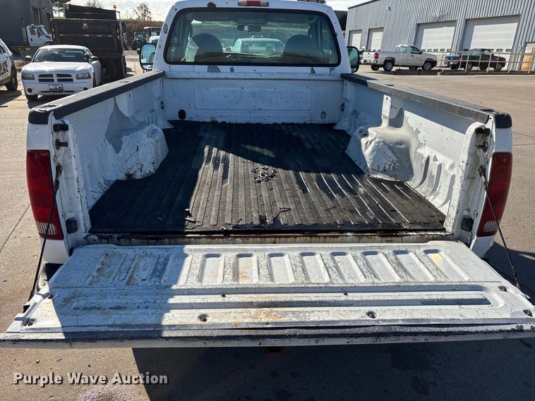 image for item DW7286 2003 Ford F250 Super Duty XL pickup truck