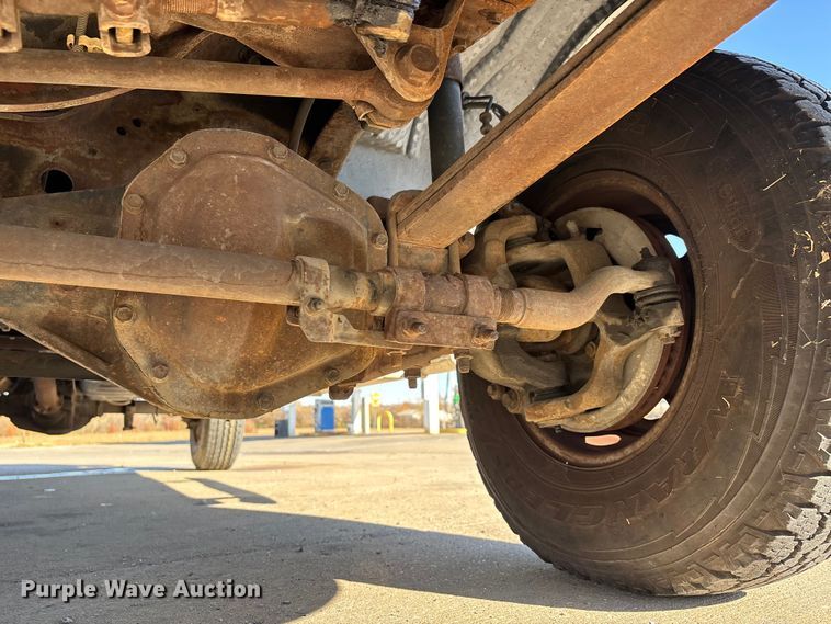 image for item DW7286 2003 Ford F250 Super Duty XL pickup truck