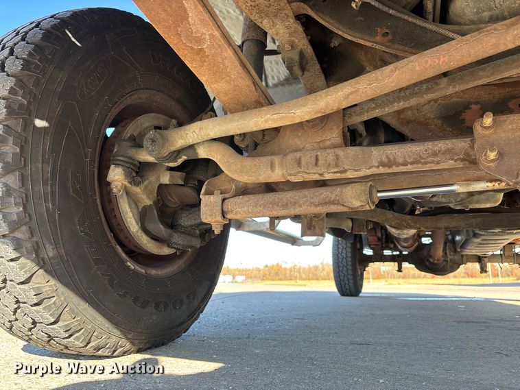 image for item DW7286 2003 Ford F250 Super Duty XL pickup truck