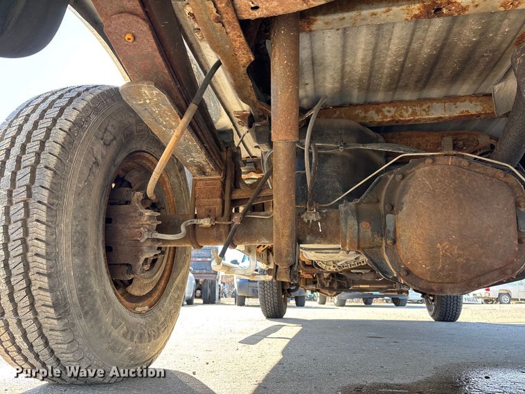 image for item DW7286 2003 Ford F250 Super Duty XL pickup truck