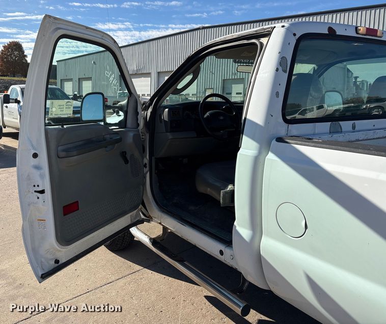 image for item DW7286 2003 Ford F250 Super Duty XL pickup truck