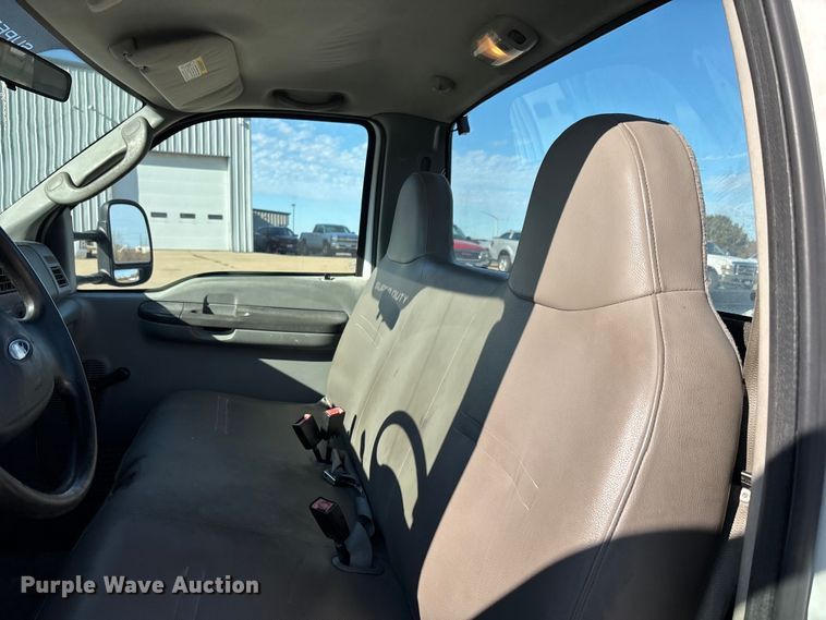 image for item DW7286 2003 Ford F250 Super Duty XL pickup truck