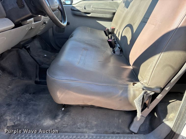 image for item DW7286 2003 Ford F250 Super Duty XL pickup truck