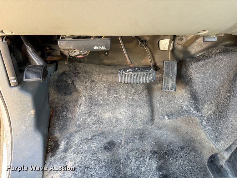 image for item DW7286 2003 Ford F250 Super Duty XL pickup truck