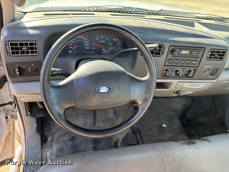 image for item DW7286 2003 Ford F250 Super Duty XL pickup truck