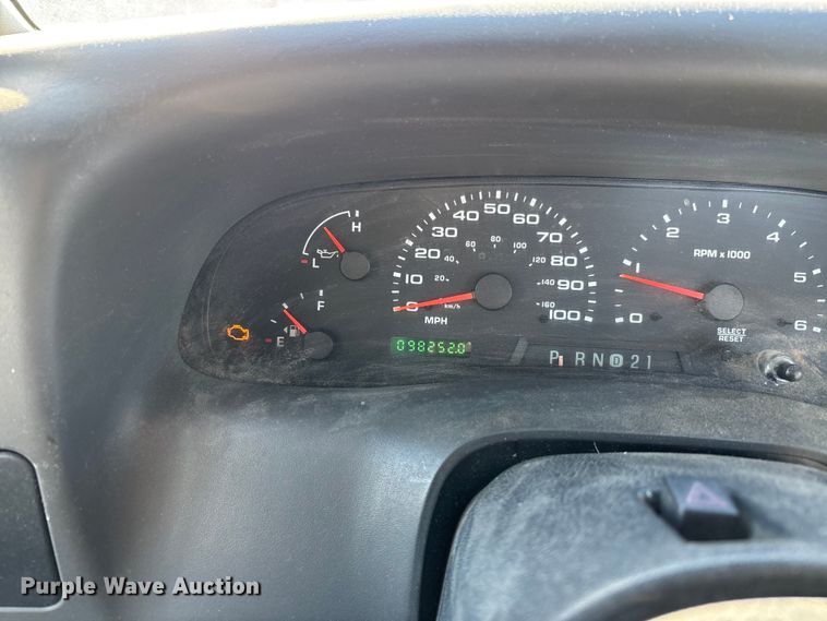 image for item DW7286 2003 Ford F250 Super Duty XL pickup truck