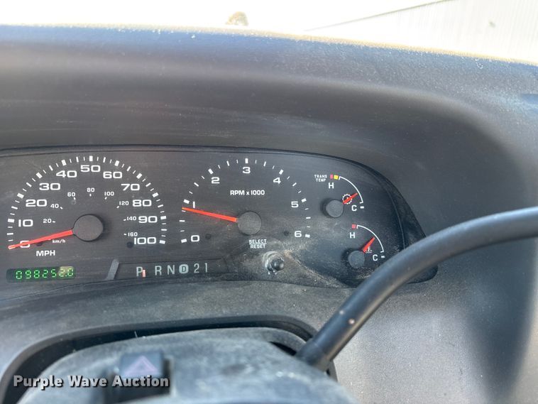 image for item DW7286 2003 Ford F250 Super Duty XL pickup truck