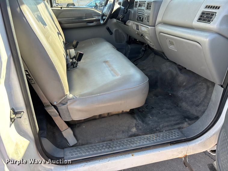 image for item DW7286 2003 Ford F250 Super Duty XL pickup truck