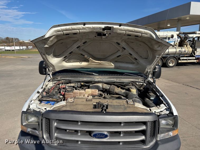 image for item DW7286 2003 Ford F250 Super Duty XL pickup truck