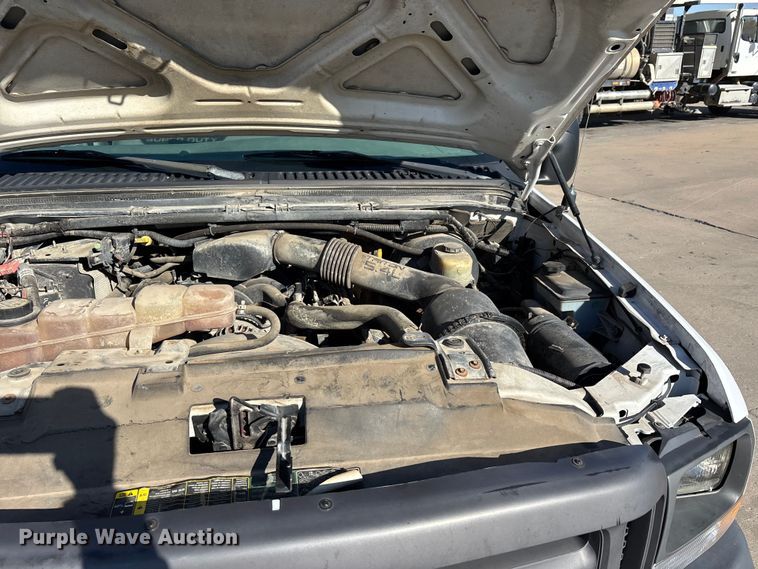 image for item DW7286 2003 Ford F250 Super Duty XL pickup truck