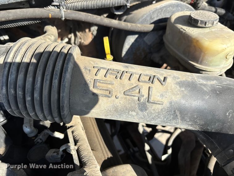 image for item DW7286 2003 Ford F250 Super Duty XL pickup truck