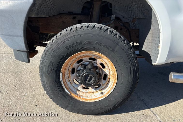 image for item DW7286 2003 Ford F250 Super Duty XL pickup truck