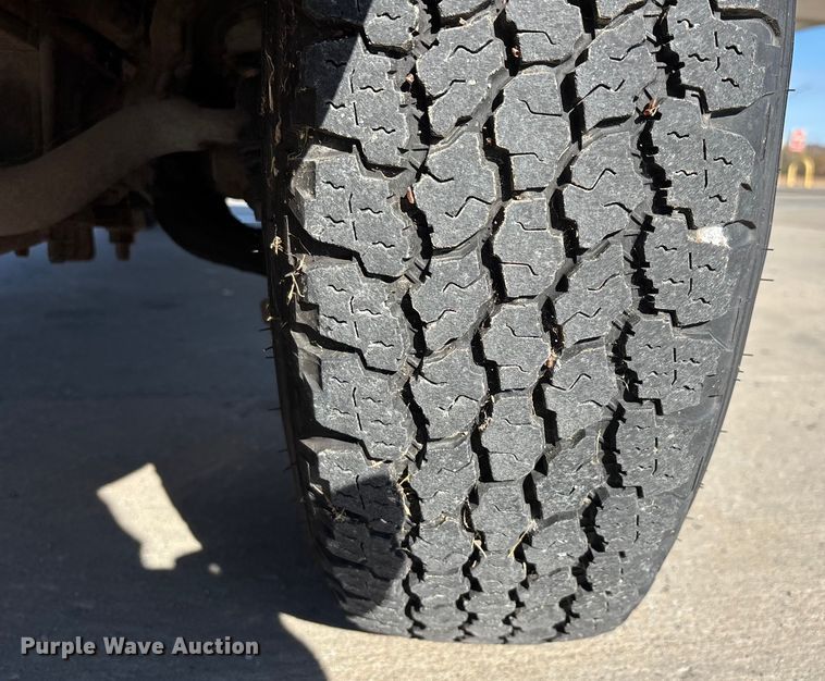 image for item DW7286 2003 Ford F250 Super Duty XL pickup truck