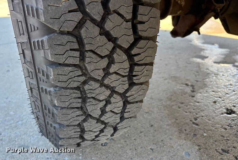 image for item DW7286 2003 Ford F250 Super Duty XL pickup truck