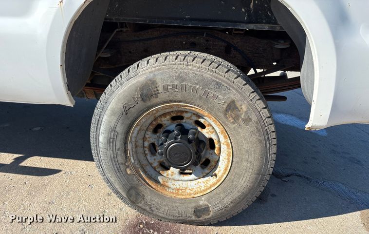 image for item DW7286 2003 Ford F250 Super Duty XL pickup truck