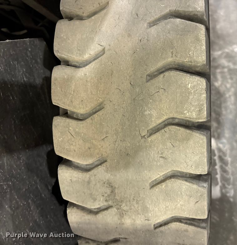 image for item DW7292 Uni Carrier MPL02A25LV forklift