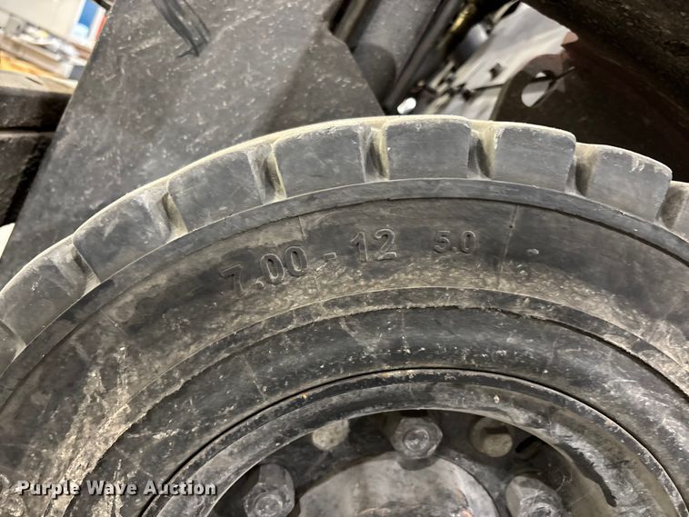 image for item DW7292 Uni Carrier MPL02A25LV forklift