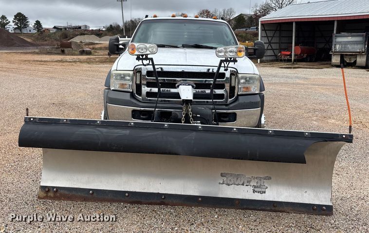 image for item DW7313 2006 Ford F450 Super Duty flatbed truck