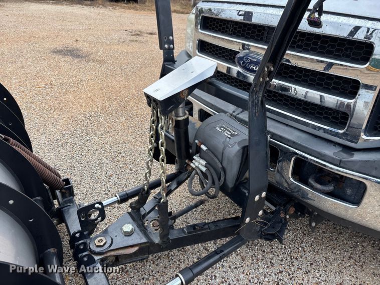 image for item DW7313 2006 Ford F450 Super Duty flatbed truck