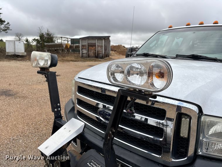 image for item DW7313 2006 Ford F450 Super Duty flatbed truck