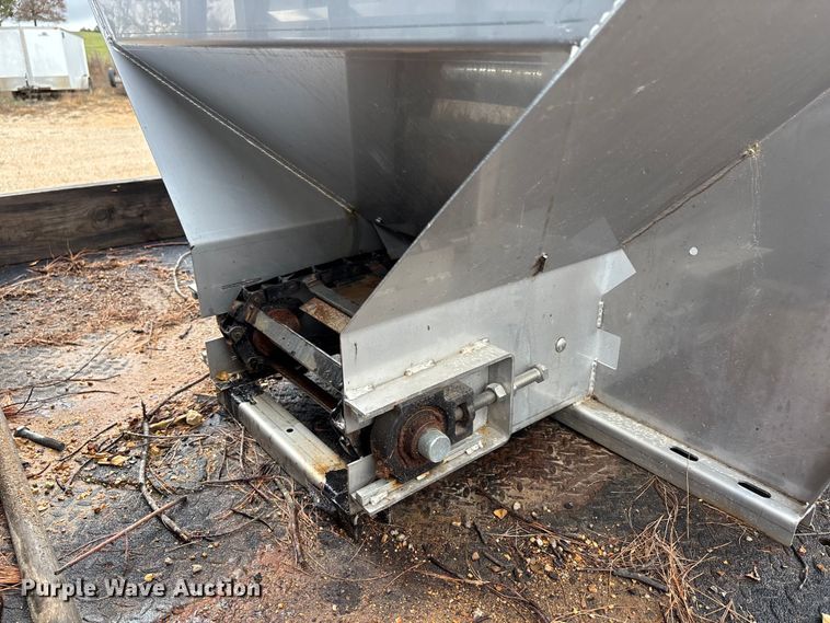 image for item DW7313 2006 Ford F450 Super Duty flatbed truck