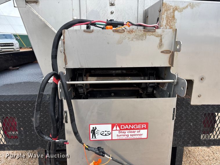 image for item DW7313 2006 Ford F450 Super Duty flatbed truck