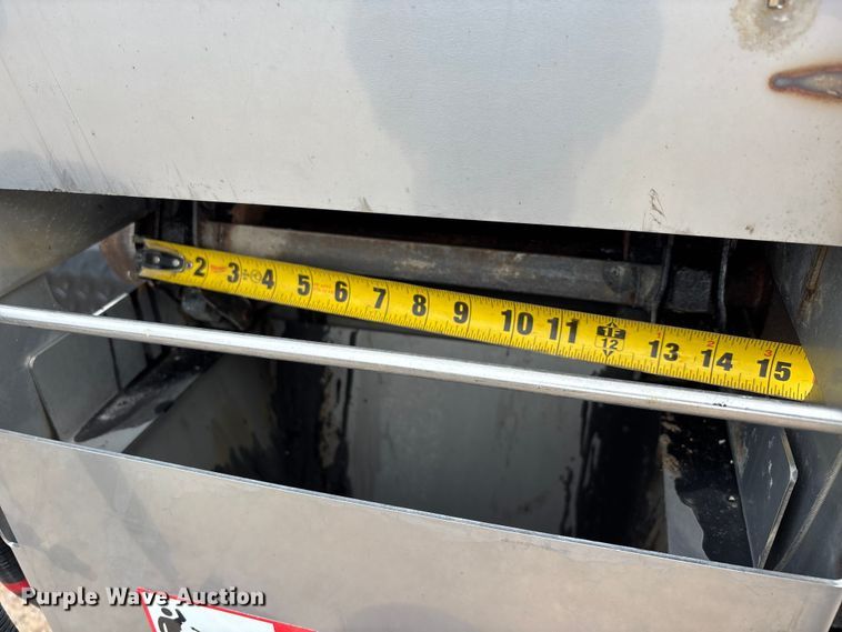 image for item DW7313 2006 Ford F450 Super Duty flatbed truck