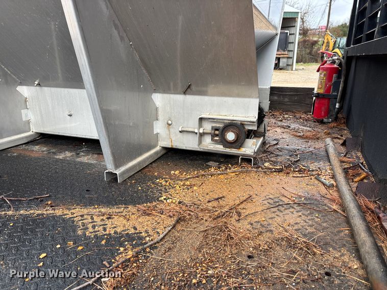 image for item DW7313 2006 Ford F450 Super Duty flatbed truck