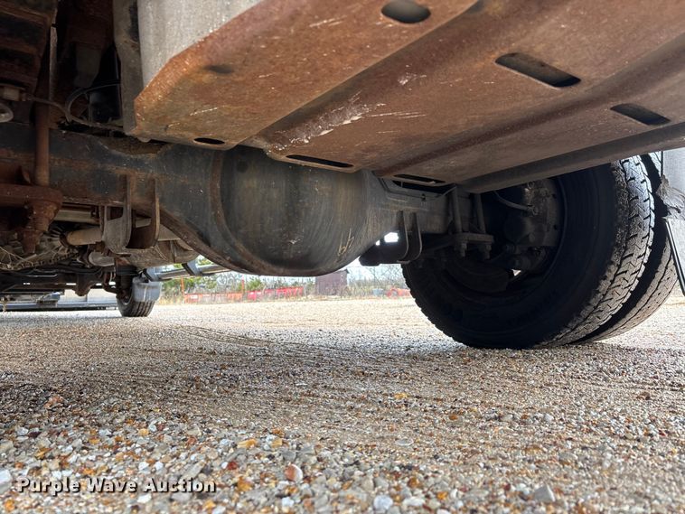 image for item DW7313 2006 Ford F450 Super Duty flatbed truck