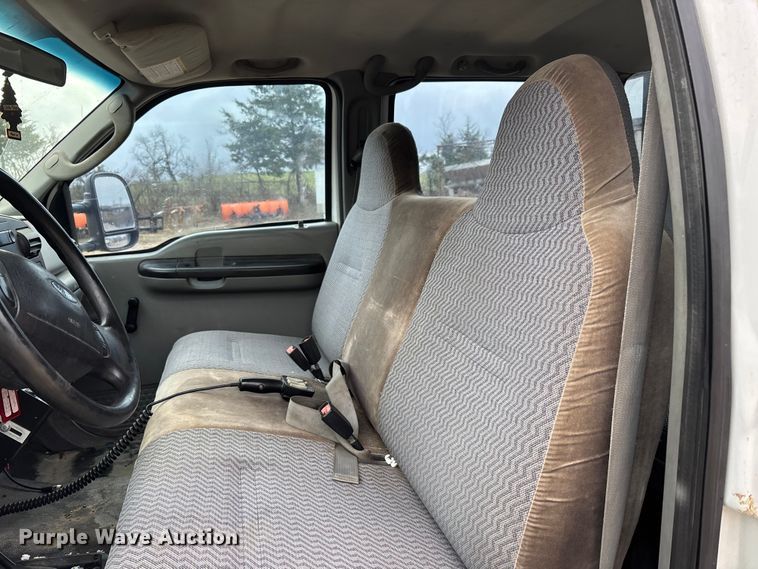 image for item DW7313 2006 Ford F450 Super Duty flatbed truck