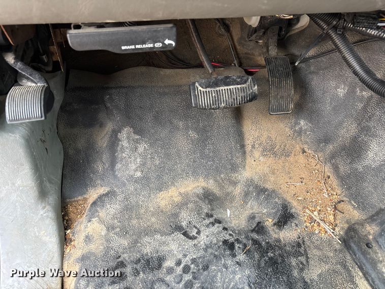 image for item DW7313 2006 Ford F450 Super Duty flatbed truck