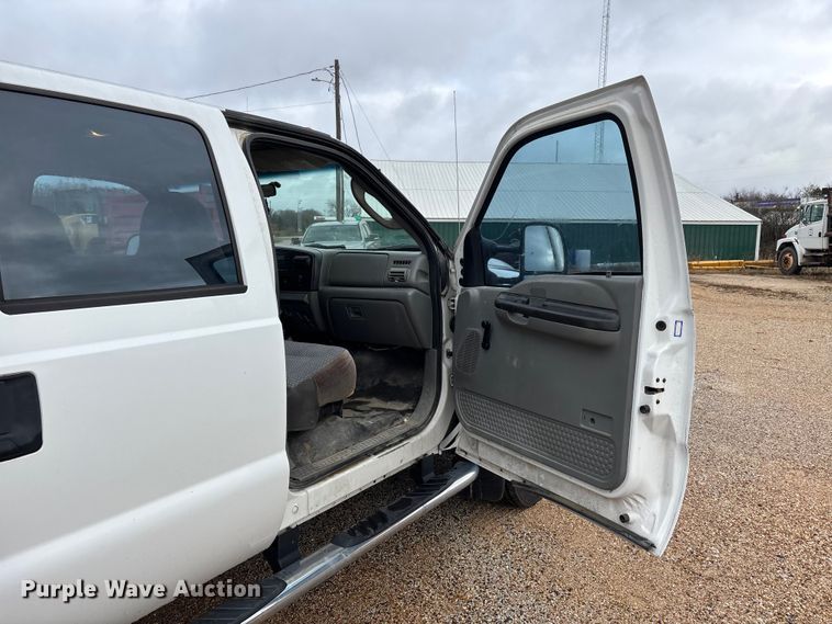 image for item DW7313 2006 Ford F450 Super Duty flatbed truck